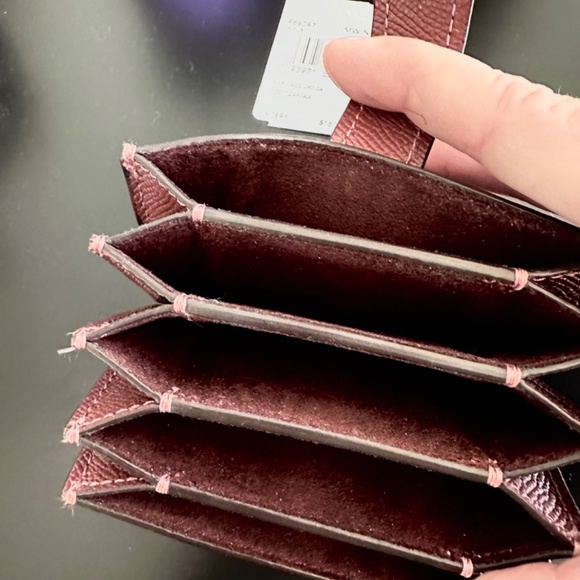 COACH ACCORDION CARD CASE Color: WINE - Picture 5 of 7